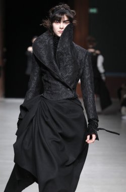 Paris Moda Haftası kapsamında Aganovich gösterisi