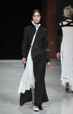 Paris Moda Haftası kapsamında Aganovich gösterisi