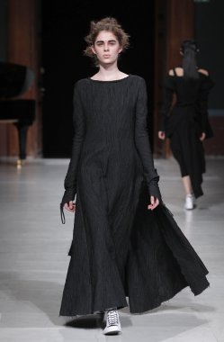 Paris Moda Haftası kapsamında Aganovich gösterisi