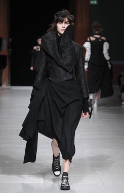 Paris Moda Haftası kapsamında Aganovich gösterisi