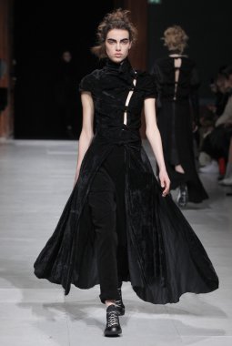 Paris Moda Haftası kapsamında Aganovich gösterisi