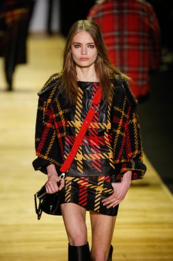 Paris Moda Haftası kapsamında Barbara Bui gösterisi