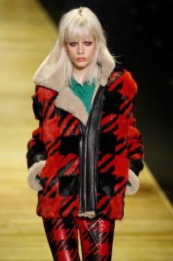 Paris Moda Haftası kapsamında Barbara Bui gösterisi