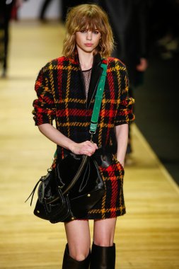 Paris Moda Haftası kapsamında Barbara Bui gösterisi