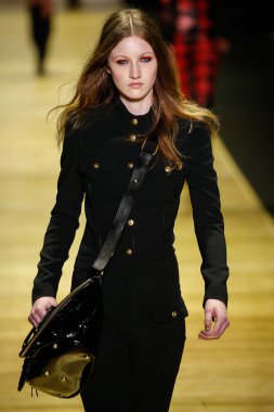 Paris Moda Haftası kapsamında Barbara Bui gösterisi