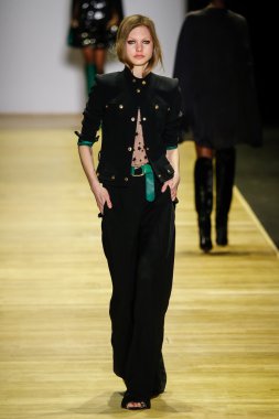 Paris Moda Haftası kapsamında Barbara Bui gösterisi