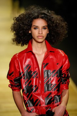 Paris Moda Haftası kapsamında Barbara Bui gösterisi