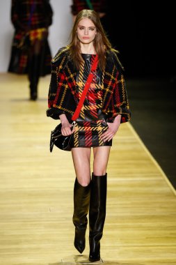 Paris Moda Haftası kapsamında Barbara Bui gösterisi