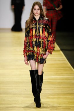 Paris Moda Haftası kapsamında Barbara Bui gösterisi