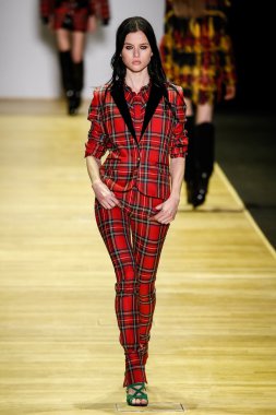 Paris Moda Haftası kapsamında Barbara Bui gösterisi