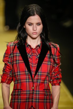 Paris Moda Haftası kapsamında Barbara Bui gösterisi