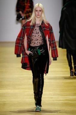 Paris Moda Haftası kapsamında Barbara Bui gösterisi