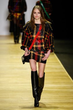 Paris Moda Haftası kapsamında Barbara Bui gösterisi