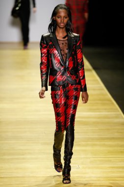 Paris Moda Haftası kapsamında Barbara Bui gösterisi