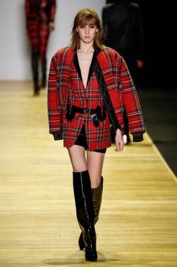 Paris Moda Haftası kapsamında Barbara Bui gösterisi