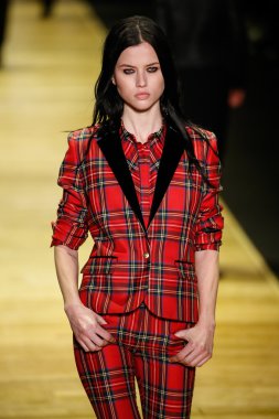 Paris Moda Haftası kapsamında Barbara Bui gösterisi