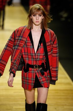 Paris Moda Haftası kapsamında Barbara Bui gösterisi