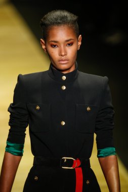 Paris Moda Haftası kapsamında Barbara Bui gösterisi