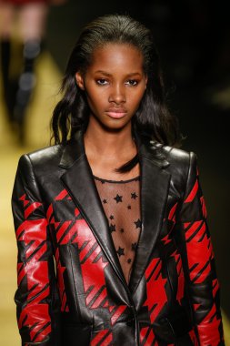 Paris Moda Haftası kapsamında Barbara Bui gösterisi