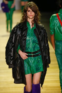 Paris Moda Haftası kapsamında Barbara Bui gösterisi