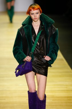 Paris Moda Haftası kapsamında Barbara Bui gösterisi