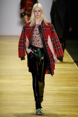 Paris Moda Haftası kapsamında Barbara Bui gösterisi