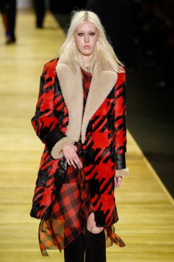 Paris Moda Haftası kapsamında Barbara Bui gösterisi