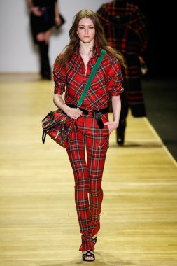 Paris Moda Haftası kapsamında Barbara Bui gösterisi