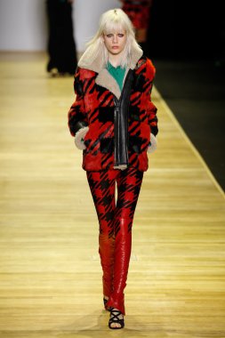 Paris Moda Haftası kapsamında Barbara Bui gösterisi