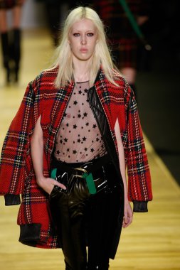 Paris Moda Haftası kapsamında Barbara Bui gösterisi