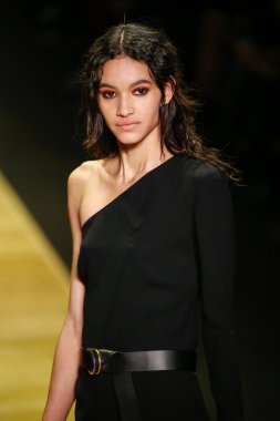 Paris Moda Haftası kapsamında Barbara Bui gösterisi