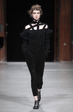 Paris Moda Haftası kapsamında Aganovich gösterisi