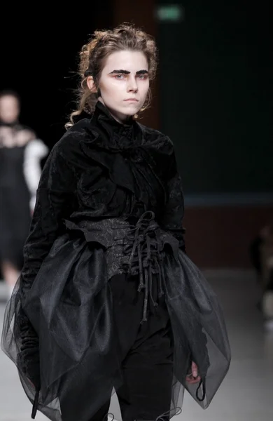Sfilata Aganovich nell'ambito della Settimana della Moda di Parigi — Foto Stock