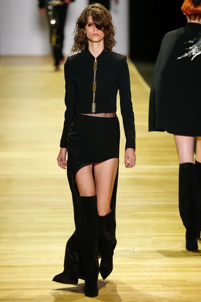 Barbara bui show als onderdeel van de Paris Fashion week — Stockfoto