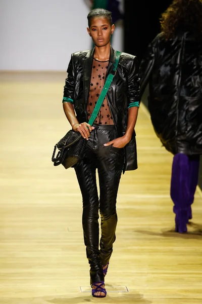 Barbara Bui mostra como parte da Paris Fashion Week — Fotografia de Stock