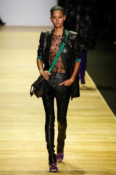 Barbara Bui Visa som en del av Paris Fashion Week — Stockfoto
