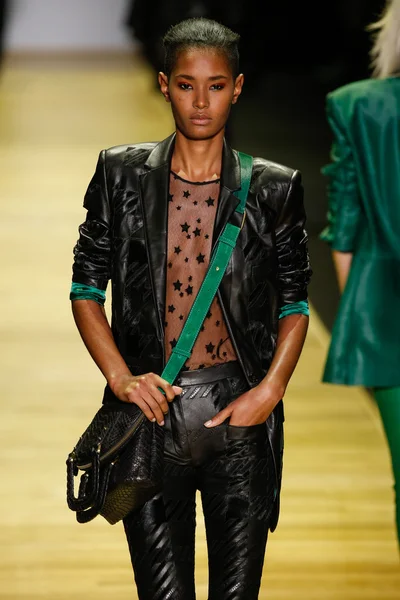 Paris Moda Haftası kapsamında Barbara Bui gösterisi