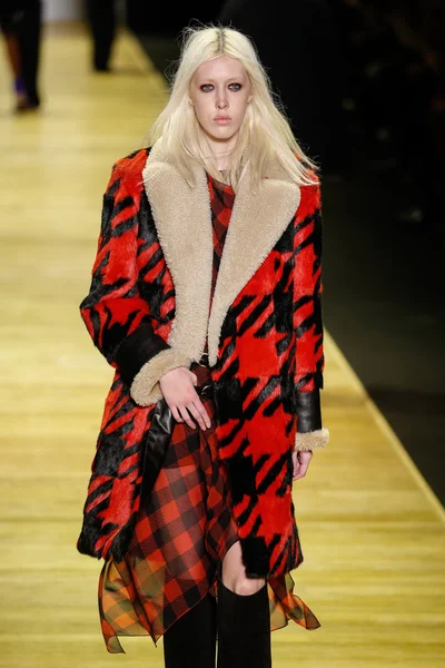 Paris Moda Haftası kapsamında Barbara Bui gösterisi