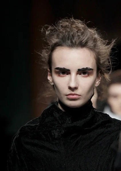 Aganovich-Show im Rahmen der Pariser Modewoche — Stockfoto