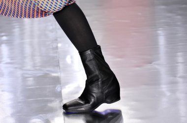 Issey Miyake gösterisi olarak Paris moda haftası