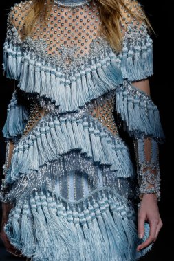 Balmain gösterisi olarak Paris moda haftası