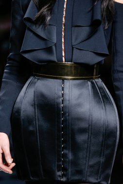 Balmain gösterisi olarak Paris moda haftası