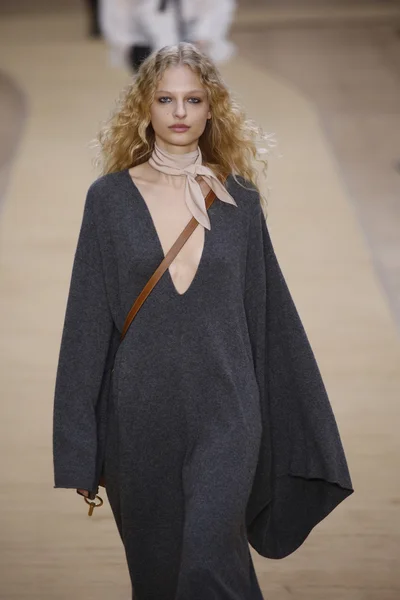 Chloe show as part of the Paris Fashion Week — Stockfoto