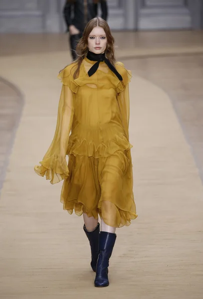 Chloe show as part of the Paris Fashion Week — Stock Photo, Image