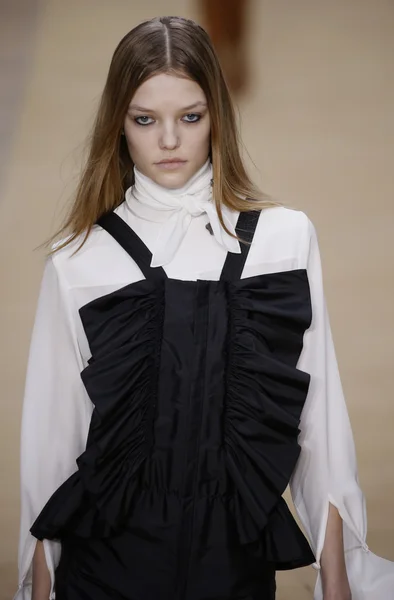 Chloe show as part of the Paris Fashion Week — Stockfoto