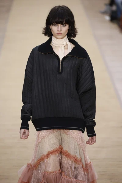 Chloe show as part of the Paris Fashion Week — Stock Fotó