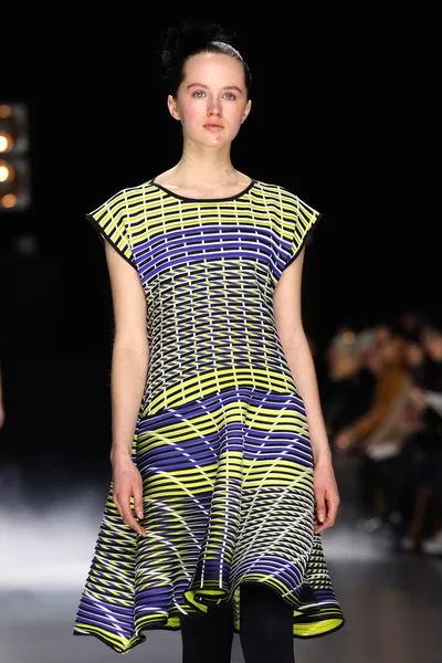 Issey miyake show im Rahmen der Pariser Modewoche — Stockfoto