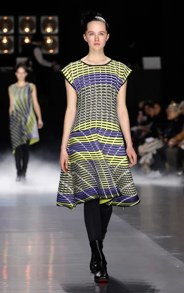 Issey Miyake gösterisi olarak Paris moda haftası