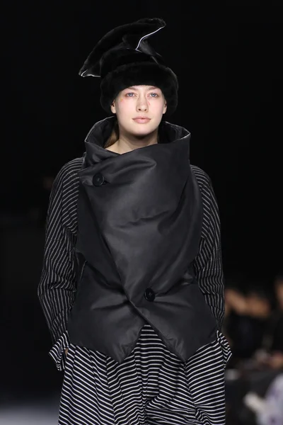 Issey Miyake show som en del av Paris modevecka — Stockfoto