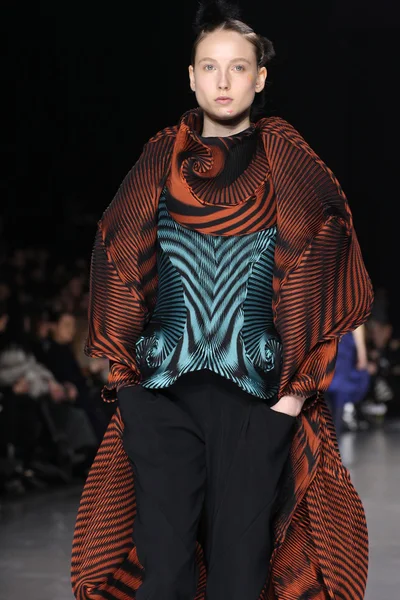 Issey Miyake Pokaż jako część Paris Fashion Week — Zdjęcie stockowe